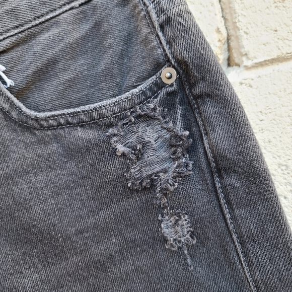 Imaan x Frame | Distressed Knee Length Bermuda Cut Off Gray Denim Shorts Size 24 - Picture 8 of 13